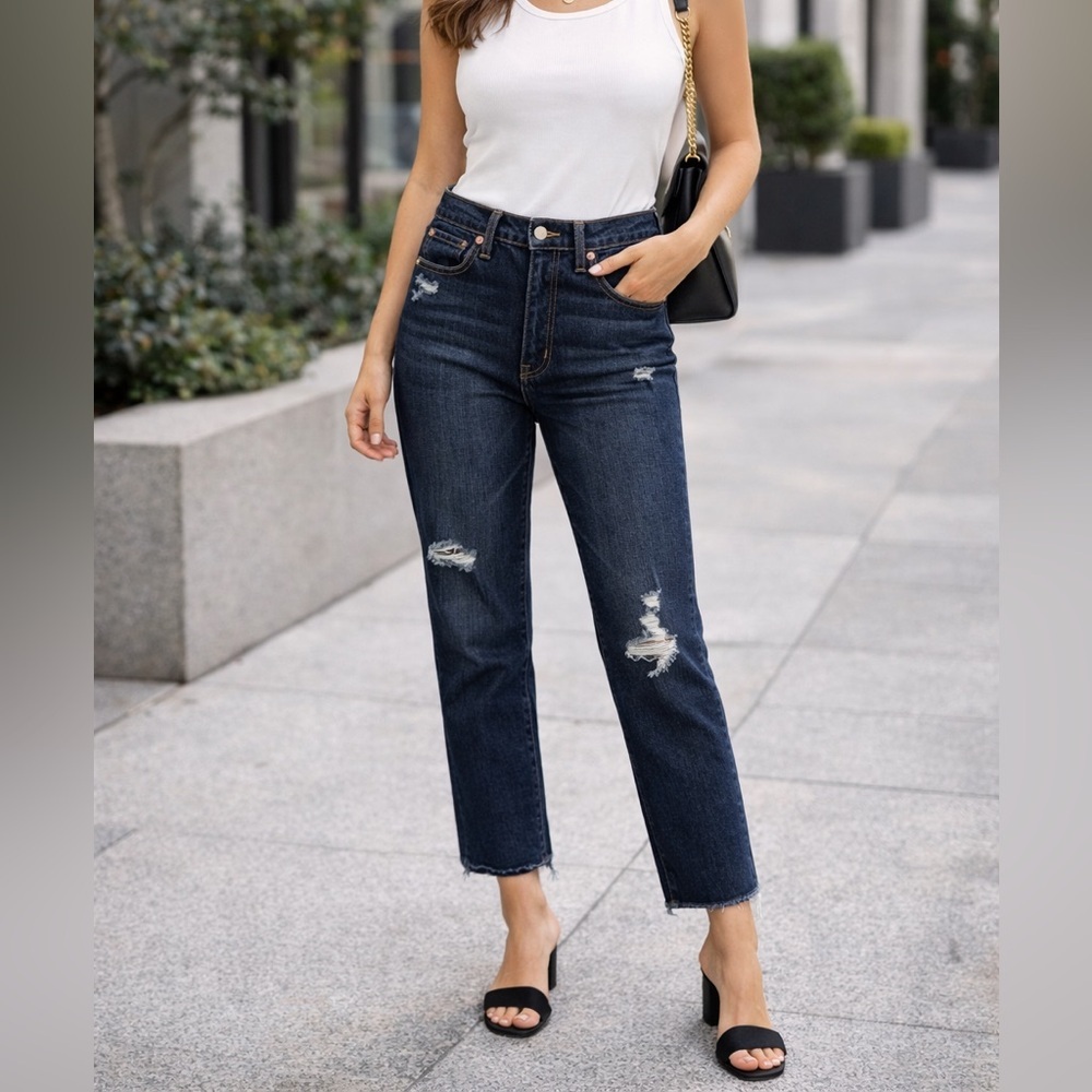 Levy’s ribcage straight ankle jeans women’s 28 dark washed distressed